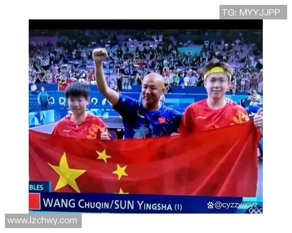 球员身穿国旗庆祝夺冠，感动无数网友